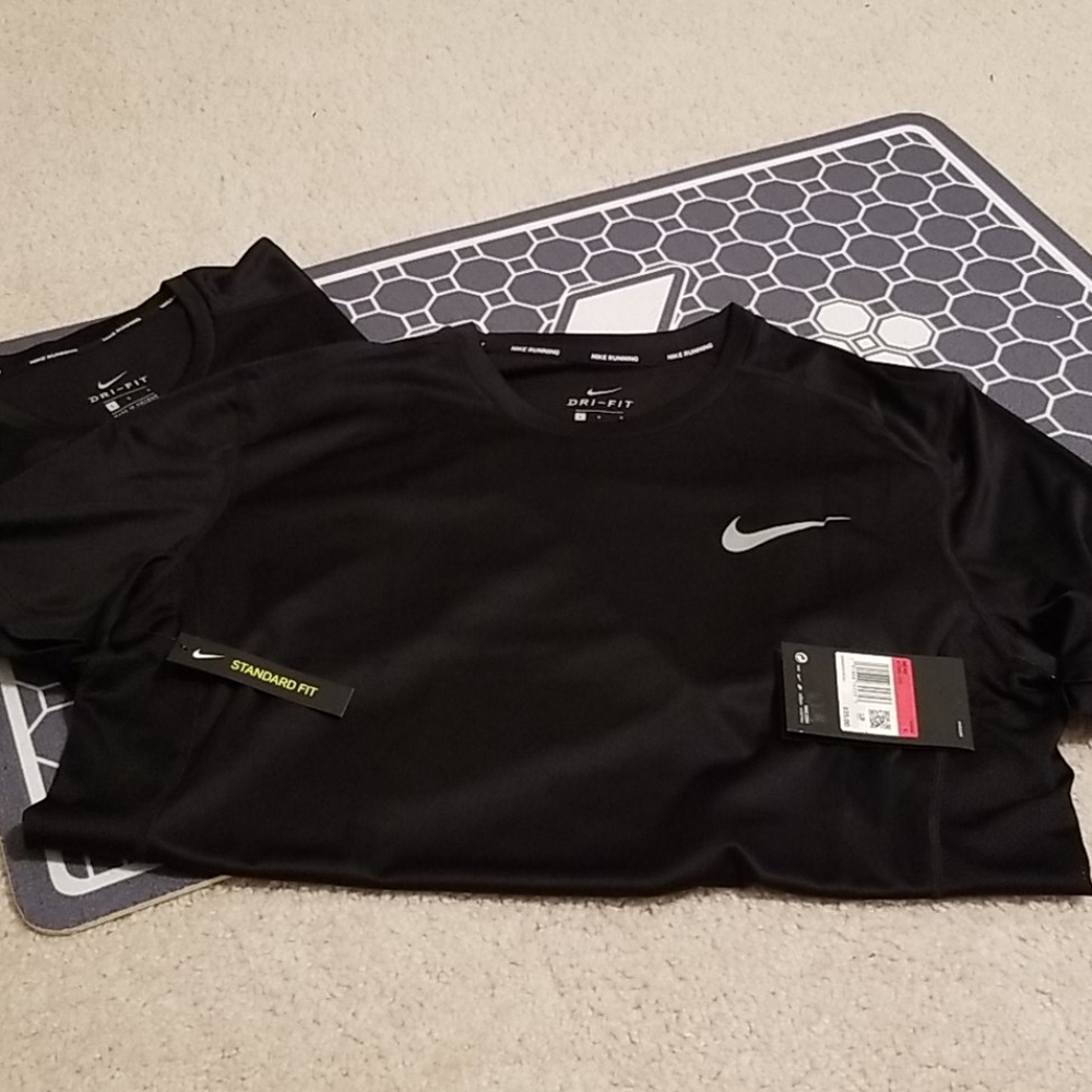 Nike Shirt - Picture 4 of 7